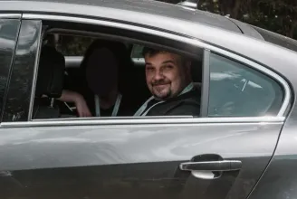 Bíróság elé állították Tusványos volt sajtófőnökét, aki az idei rendezvényen már meghívottként bukkant fel újra