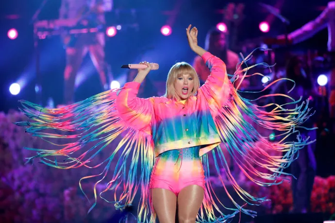„Shake it off” – énekelte Taylor Swift, és a föld szó szerint megremegett Seattle-ben