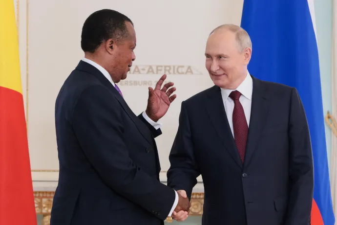 Vlagyimir Putyin orosz és Denis Sassou Nguesso kongói elnök Szentpéterváron 2023. július 29-én – Fotó: Mikhail Metzel / TASS Host Photo Agency / AFP