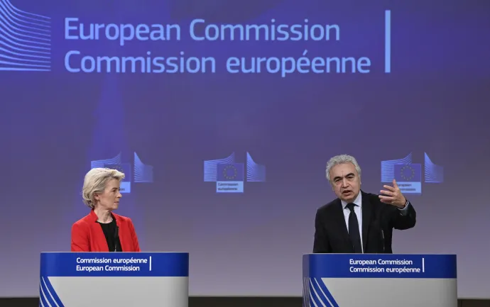 Ursula von der Leyen, az Európai Bizottság elnöke és Fatih Birol, a Nemzetközi Energiaügynökség ügyvezető igazgatója sajtótájékoztatót tart REPowerEU: kilátások az EU gázellátására 2023-ban címmel az Európai Tanács épületében, Brüsszelben, 2022. december 21-én – Fotó: John Thys / AFP