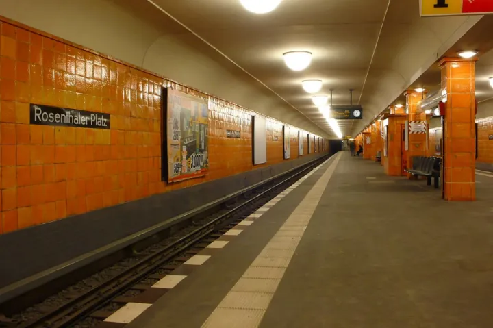 A berlini metróállomás, ami a mai napig uránnal van kicsempézve
