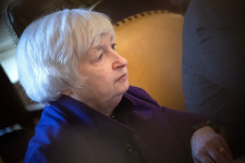 A tőzsdéket megütötték, a forint egyelőre megúszta az Egyesült Államok leminősítését