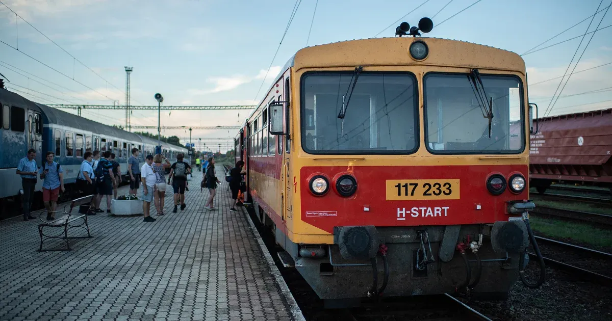 Elismerte a MÁV, hogy 40-50 év a vonatai átlagéletkora, és csak az összes kocsi negyedében van hatékony klíma