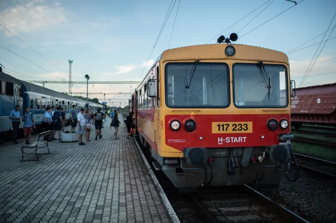 80 percig Sajóecsegen vesztegelt egy vonat, mert kifogyott belőle az üzemanyag