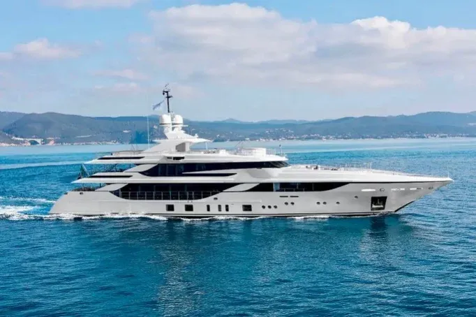 12,9 milliárd forintért árulják Szijj László luxusjachtját