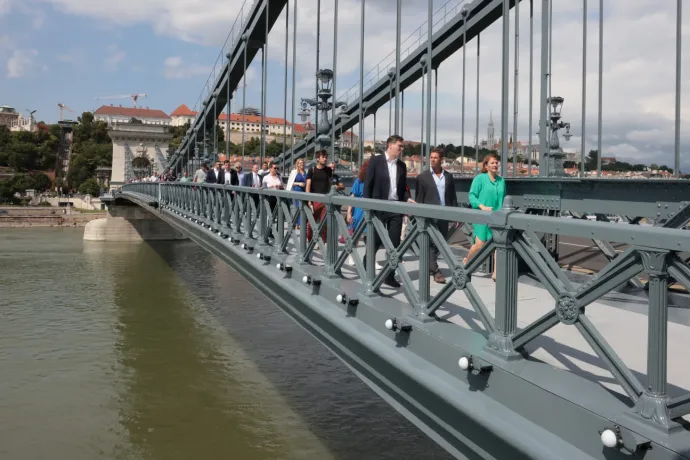 Renovation of the Chain Bridge completed, pedestrians can now also use the newly car-free bridge