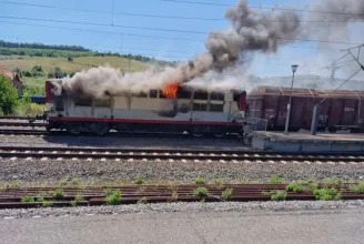 CFR: kigyulladt az egyik magántulajdonban lévő teherszállító vonat mozdonya
