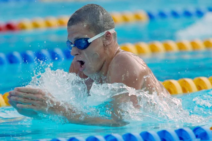 Veretlenül és méltatlanul vonult vissza minden idők egyik legnagyobb magyar úszója