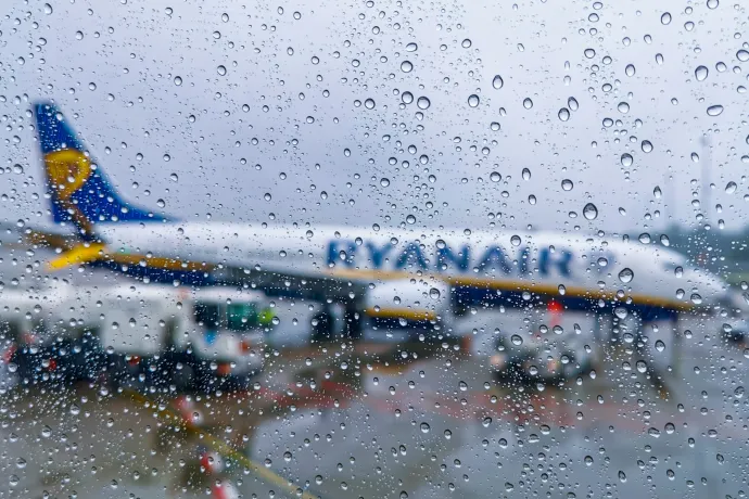 Végül 28 órát kellett várniuk a budapesti járatra a Ryanair péntek este Zadarban ragadt utasainak