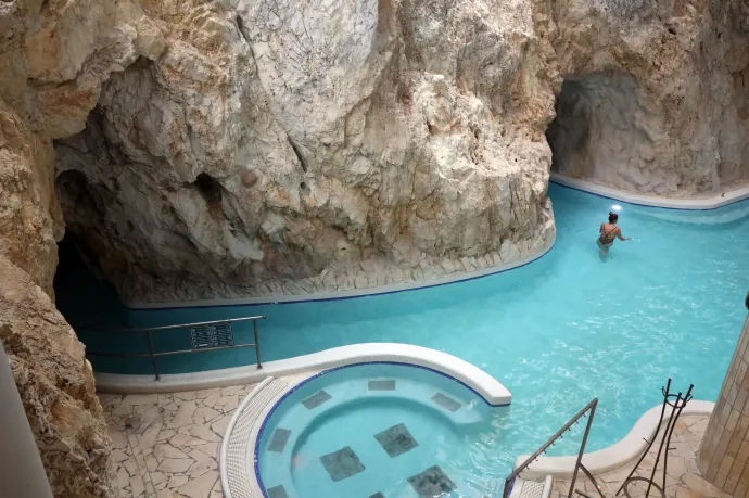 Pénzt ajánlottak helyi vállalkozók, csak nyisson újra az ország egyik legszebb fürdője, de aztán nemigazán fizettek