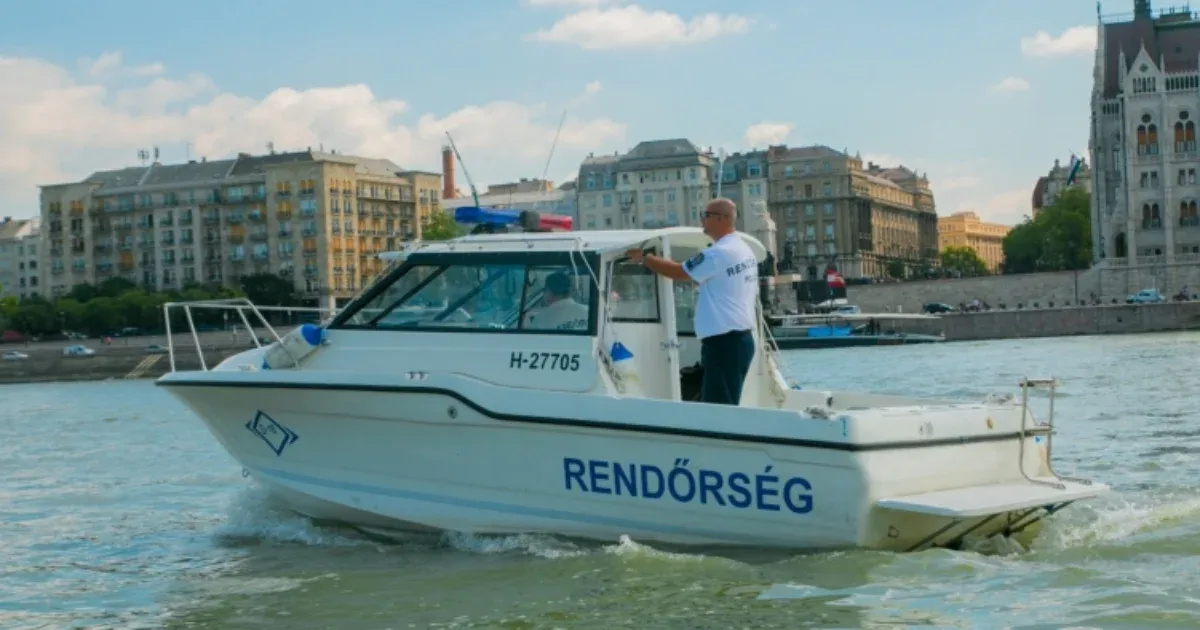 Két gyereket és egy férfit mentettek ki a Dunából a vízirendőrök