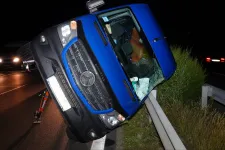 Román rendszámú kisbusz balesetezett Magyarországon