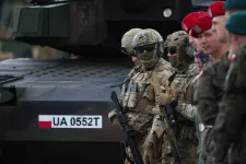 Lengyelország kétezer katonát küld a belarusz határra