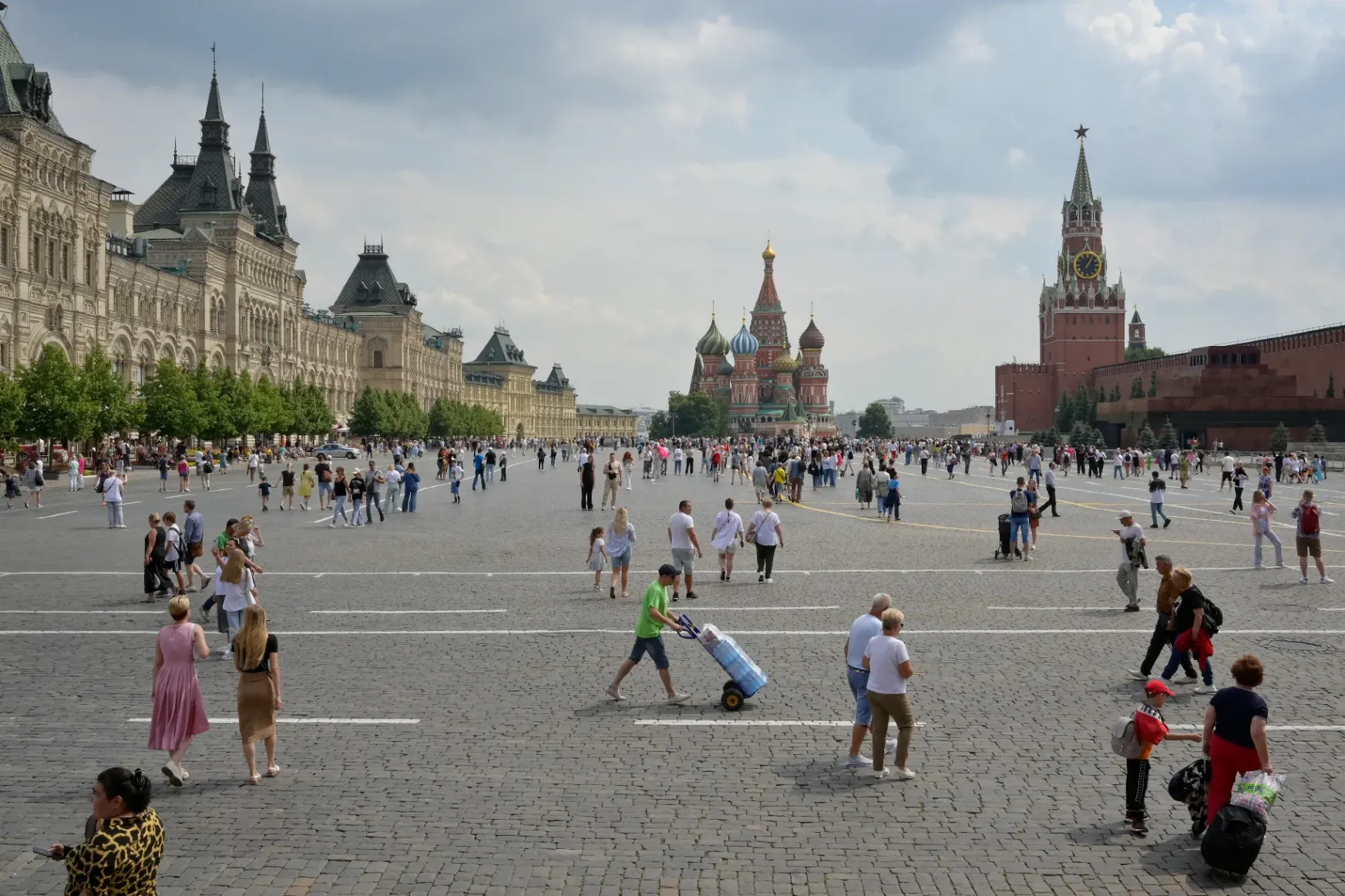 Ha nincs Párizs, jó lesz Dubaj is – van ország, ahol ezerszeresére nőtt az orosz turisták száma