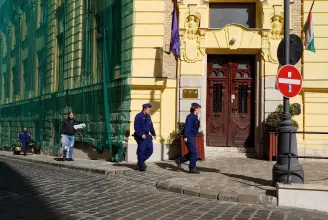 Vádat emeltek a budai iskolában késelő diák ellen