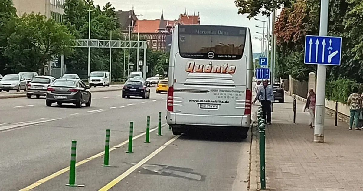 A taxisok szövetsége szerint a kerékpársávok miatt több a dugó