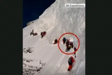 A hegymászók egyszerűen átléptek a haldokló serpán a K2-n. Most vizsgálat indul