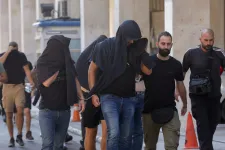 102 horvát és három görög futballszurkolót vettek őrizetbe a halálos athéni összecsapások után