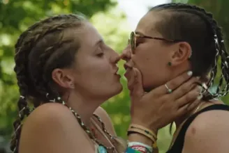 Feljelentetést tettek szélsőjobboldaliak a Sziget azonos nemű csókos reklámfilmje miatt