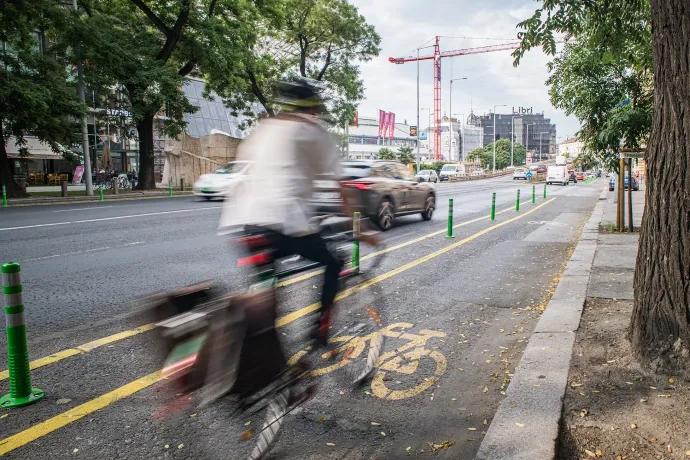 A BKK szerint nemhogy dugó nincs az új kerékpársávok miatt, de 6 százalékkal csökkent is a torlódási idő