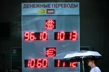 Rendkívüli ülést jelentett be az orosz jegybank, miután a rubel árfolyama 16 hónapos mélypontra süllyedt