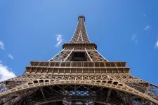 Az Eiffel-tornyon éjszakázott két részeg amerikai turista