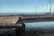 Kísérleti tengeri drónnal robbantották fel az ukránok a kercsi hidat júliusban