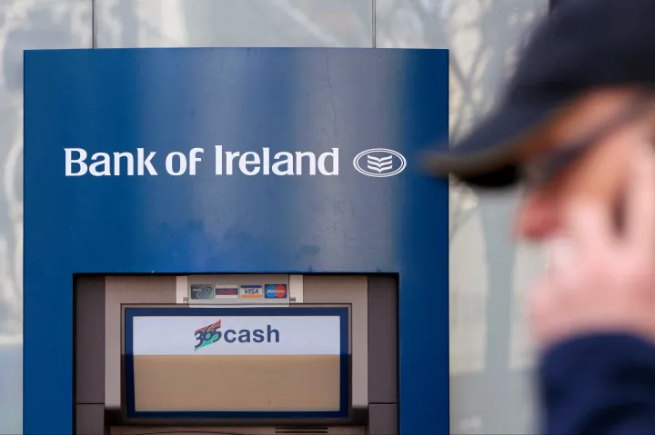 Egy ír bank appjának hibája miatt azok is tudtak pénzt felvenni, akiknek nincs pénz a számlájukon