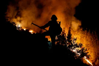 Tenerifén öt falut kellett evakuálni az erdőtűz miatt