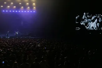 A The Killers grúziai koncertjén arra buzdította a közönségét, hogy testvérként tekintsenek az oroszokra