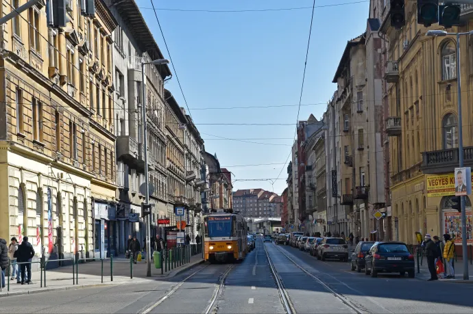 Működött a parkolás újraszabályozása Józsefvárosban, több lett a parkolóhely