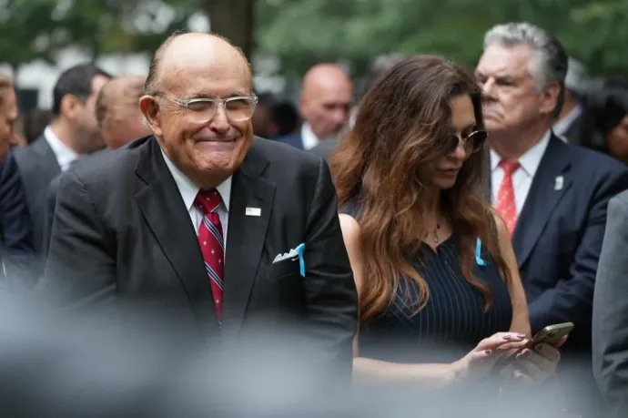 Rudy Giuliani Donald Trumptól kért pénzt, hogy ki tudja fizetni a perköltségeit