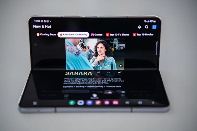 Nem gondoltam volna, hogy valaha ilyet fogok mondani, de ez a hajtogatós telefon tök jó