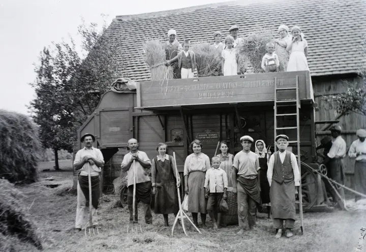Aratók az 1930-as években – Fotó: Visnyovszky Éva / Fortepan