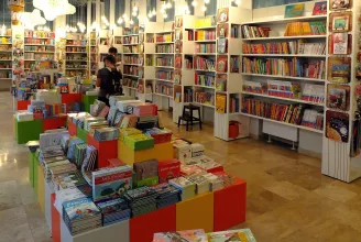 Könyvkereskedelemmel bővíti portfólióját Orbán Sára cége