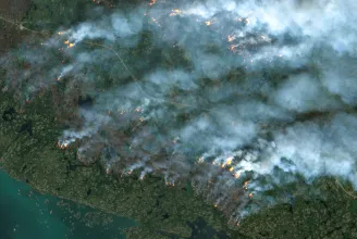 Húszezer embert evakuálnak Kanada északi részén a súlyos erdőtüzek miatt