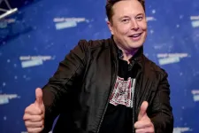 Elon Musk akkora újítást jelentett be, hogy azért a világ szinte összes okostelefonjáról kitiltanák a Twittert