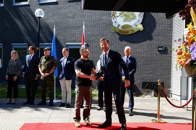 Zelenszkij megérkezett Hollandiába