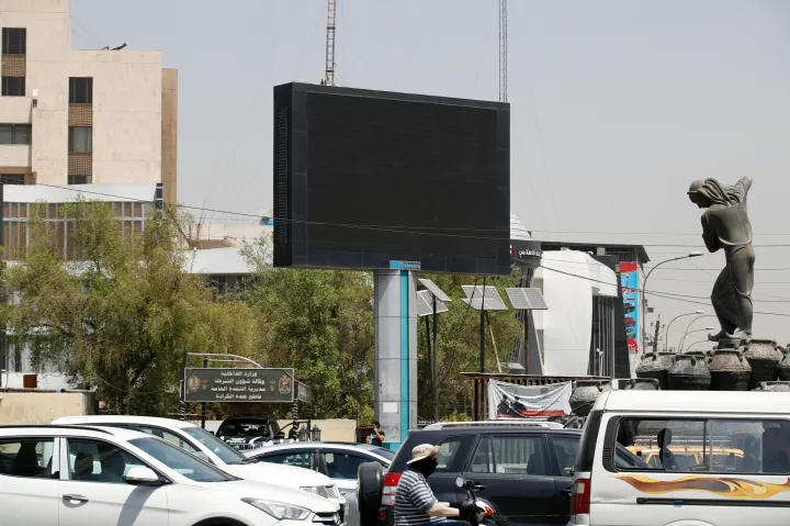 Erotikus filmet sugárzott egy hekker egy reklámkijelzőre Bagdadban, ezért a hatóságok az összeset lekapcsolták
