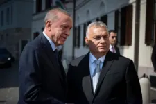 Megérkezett Erdoğan a Karmelitába
