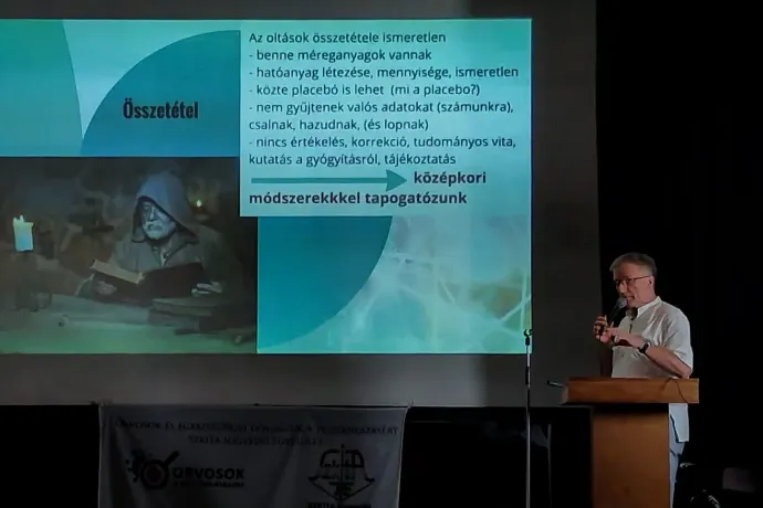 Dr. Tamasi József az Oltásmellékhatások és gyógyításuk, ahogy tehetjük című előadása – Forrás: Magyarok Világszövetsége
