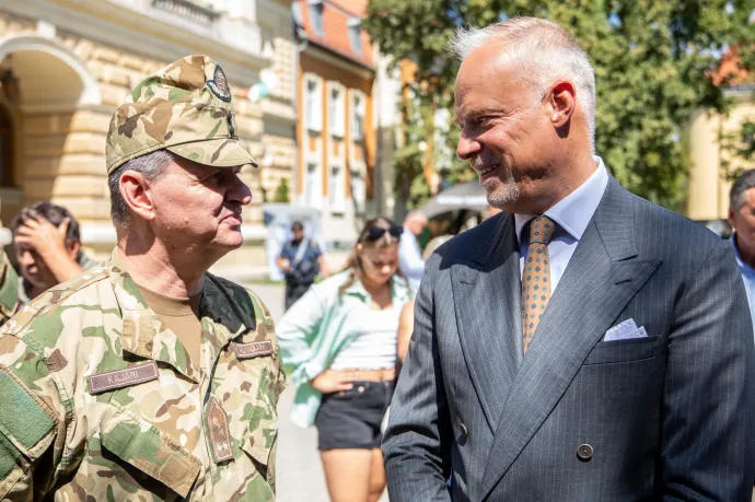 A rendőrség szerint nincs bizonyíték arra, hogy a Századvég döntött volna a honvédségi leépítésekről