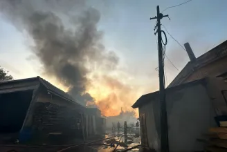 Kigyulladt egy raktár Nyárádremetén, halálos áldozata is van a tűznek