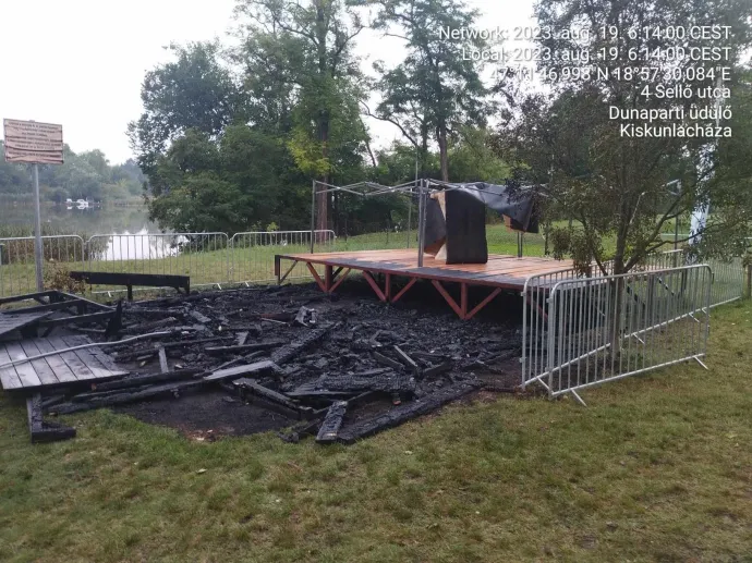 A leégett színpad – Fotó: Kiskunlacháza önkormányzata / Facebook