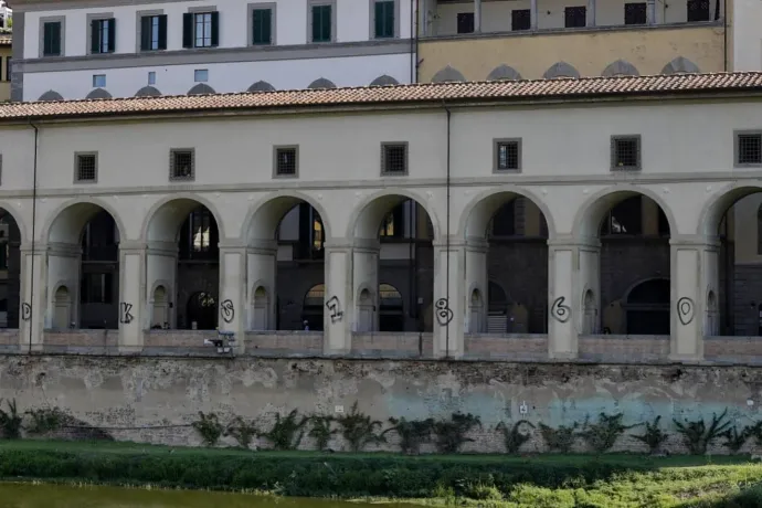 Német fociultrák összefújták a firenzei Vasari-folyosót