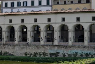 Német fociultrák összefújták a firenzei Vasari-folyosót
