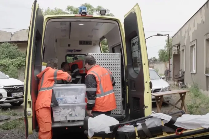 Mobil laborra gyűjt a Kárpátaljára menekült ukránokat ellátó magyar önkéntes orvoscsapat