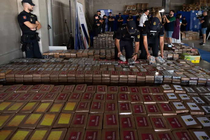 Hatalmas drogfogás Spanyolországban: 9,4 tonna kokaint találtak egy kikötőben