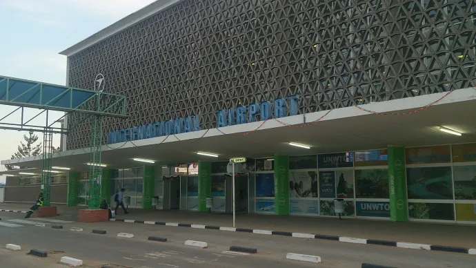 A lusakai reptér bejárata – Fotó: stone wu / Wikipedia