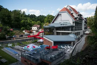 Szovátai szállodaháború: a magyar közpénzből építtetett Crystal Hotel megfojtja a szerényebb helyi vállalkozásokat